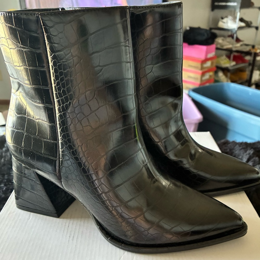 Sonoma Black Croc-Embossed Pointed Toe Ankle Boots